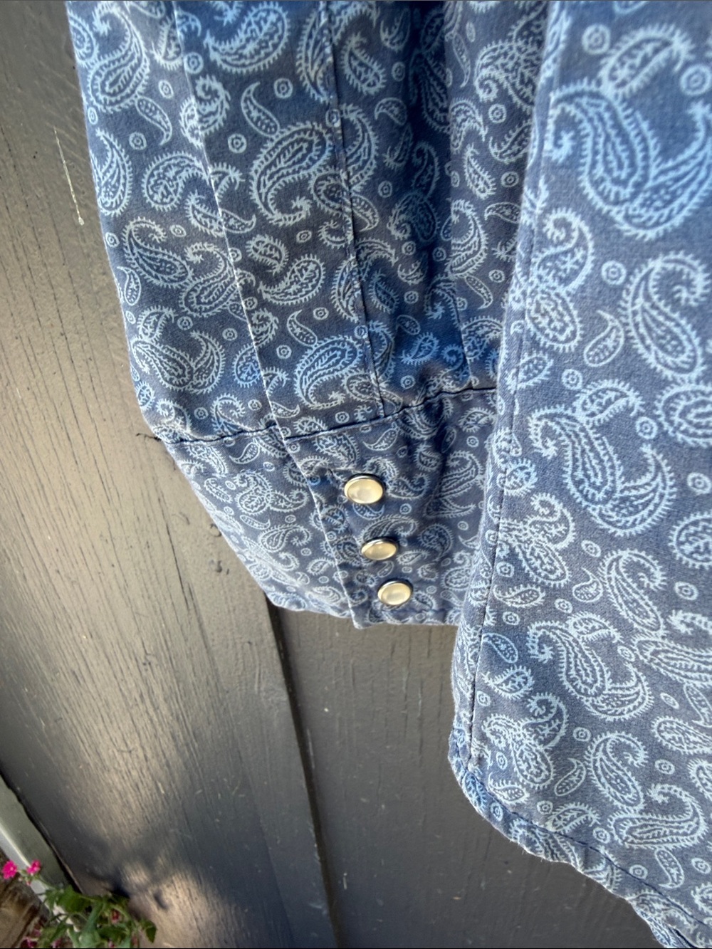Wrangler Blue Paisley Button-Front Western Shirt - Picture 6 of 7